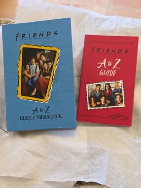 FRIENDS Guide & Trivia Set - Blue Box with Red Booklet